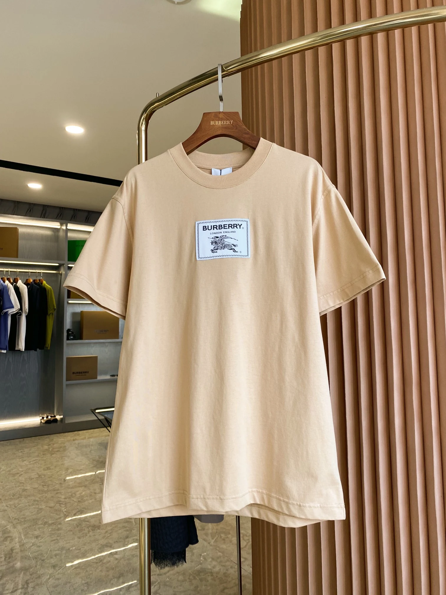 Burberry T-Shirt — e209c644
