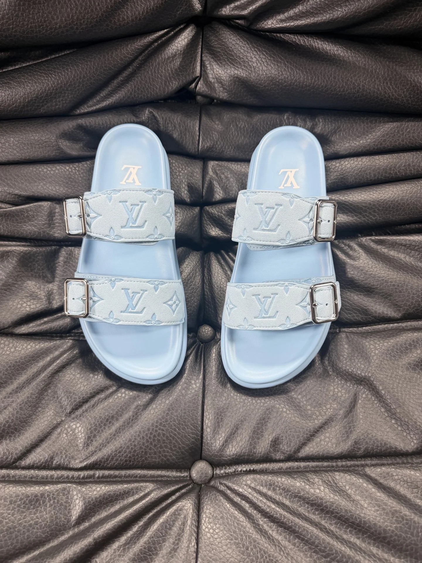 Louis Vuitton Slippers — 8e315b68