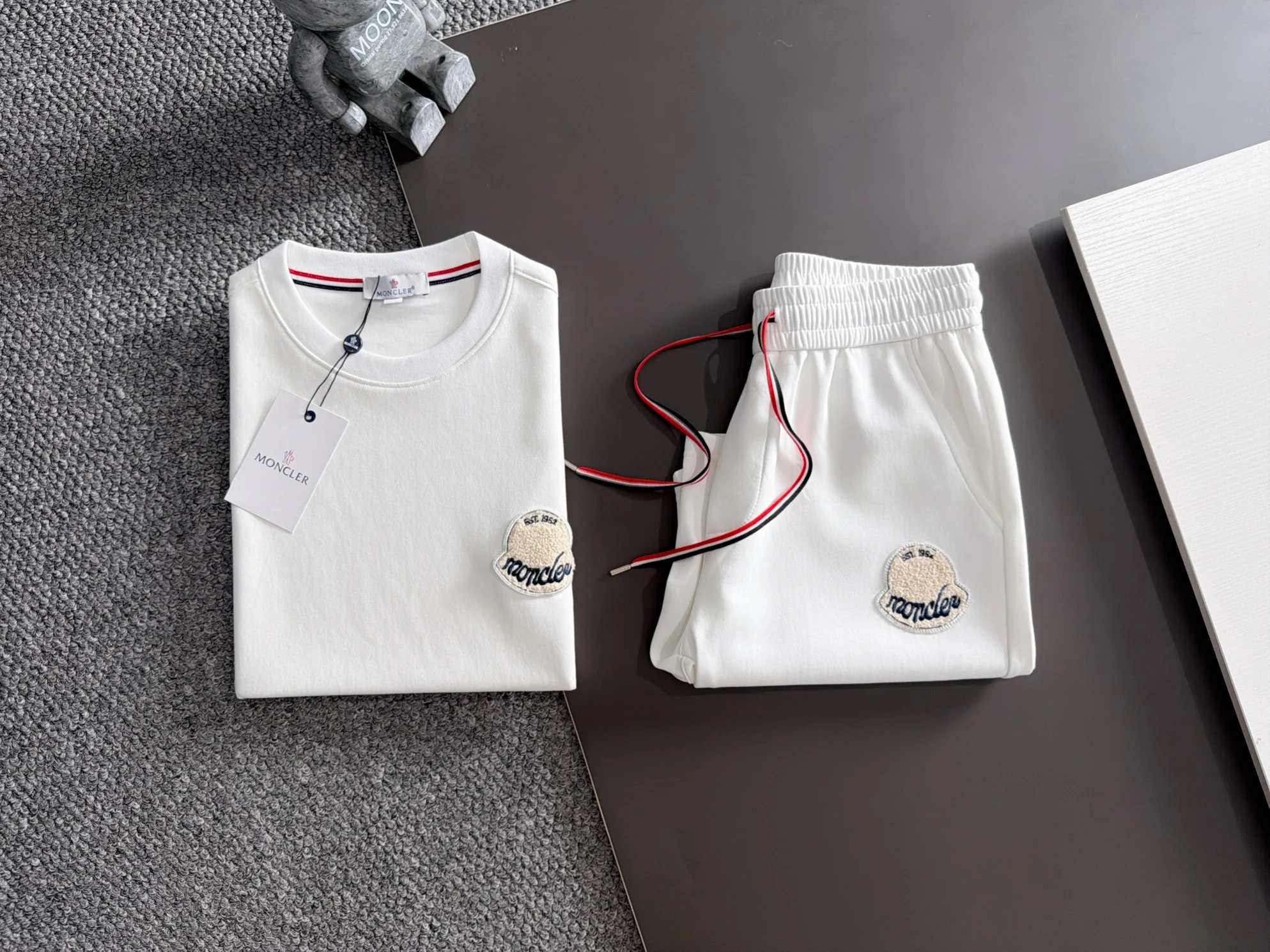 Moncler T-Shirt — 99b5ccd7