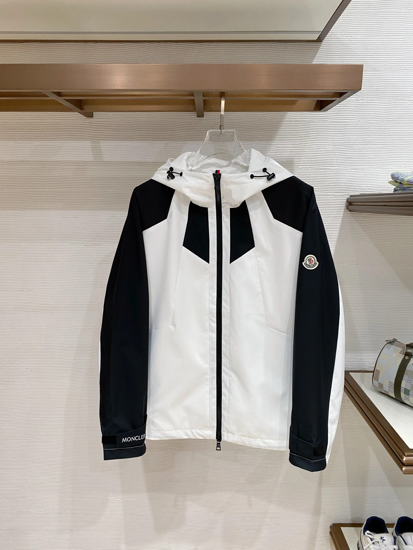 Moncler Jackets — e723d734
