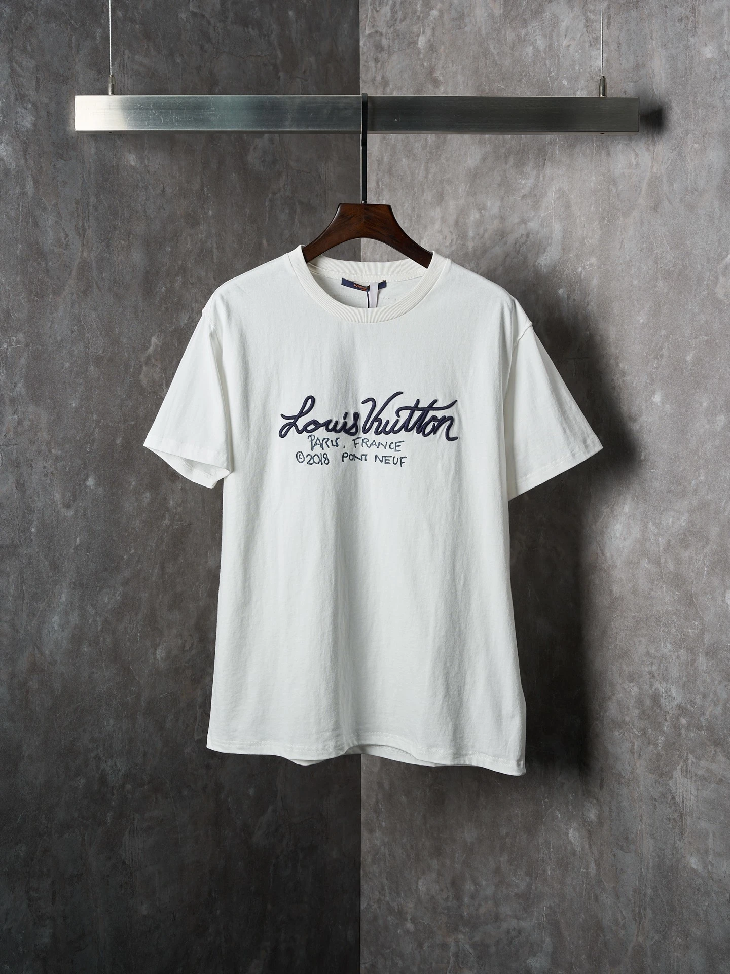 Louis Vuitton T-Shirt — d6ad94d7