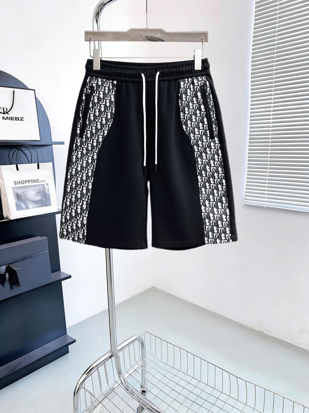 Dior Shorts — 5b1cca6e
