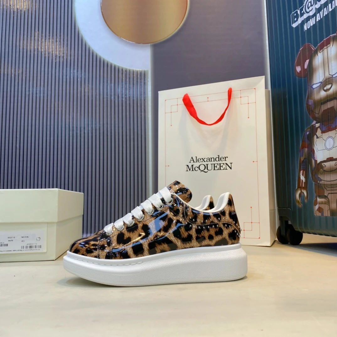 Alexander McQueen Sneakers — e1067878