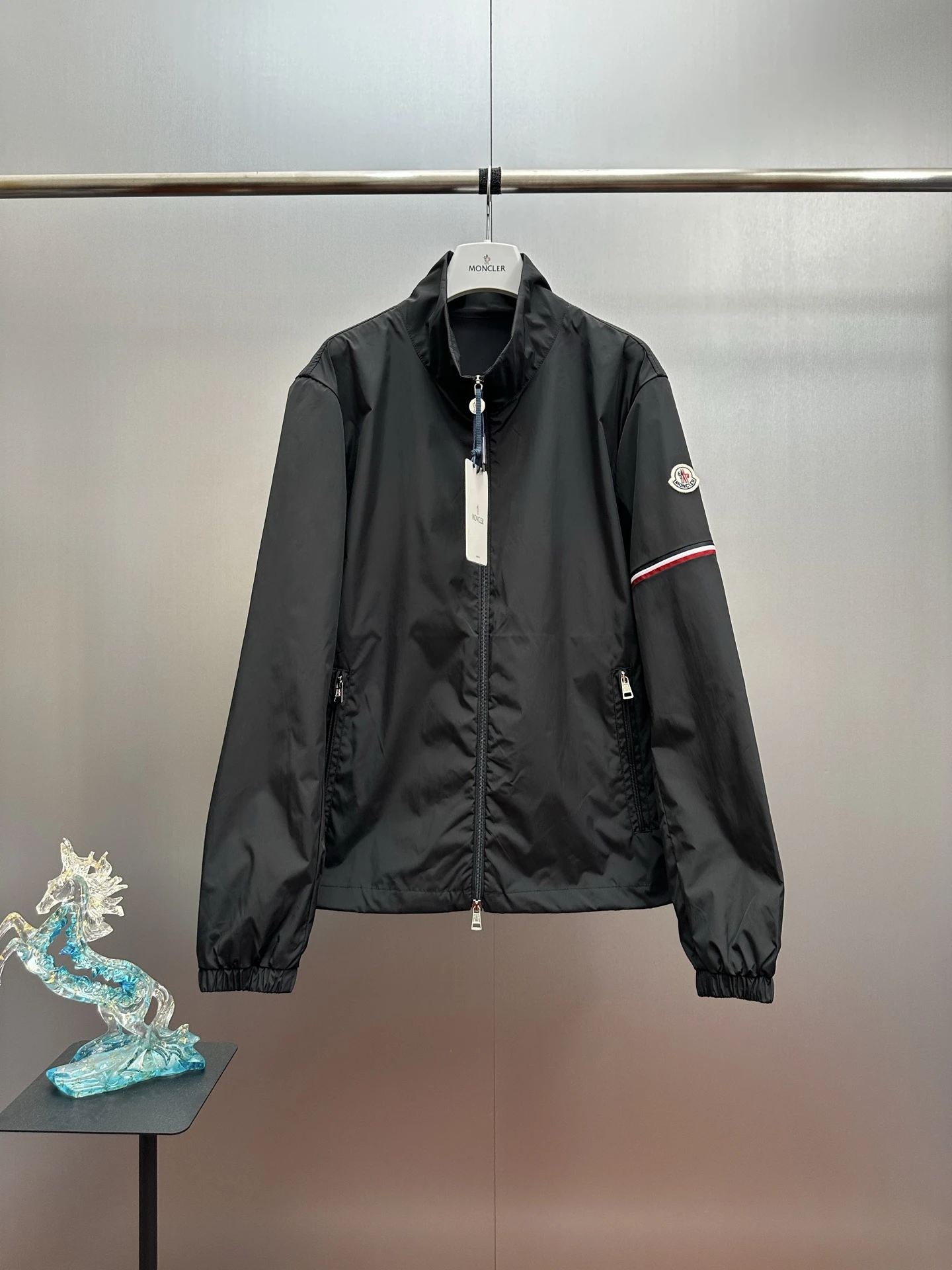 Moncler T-Shirt — d07a2ac8