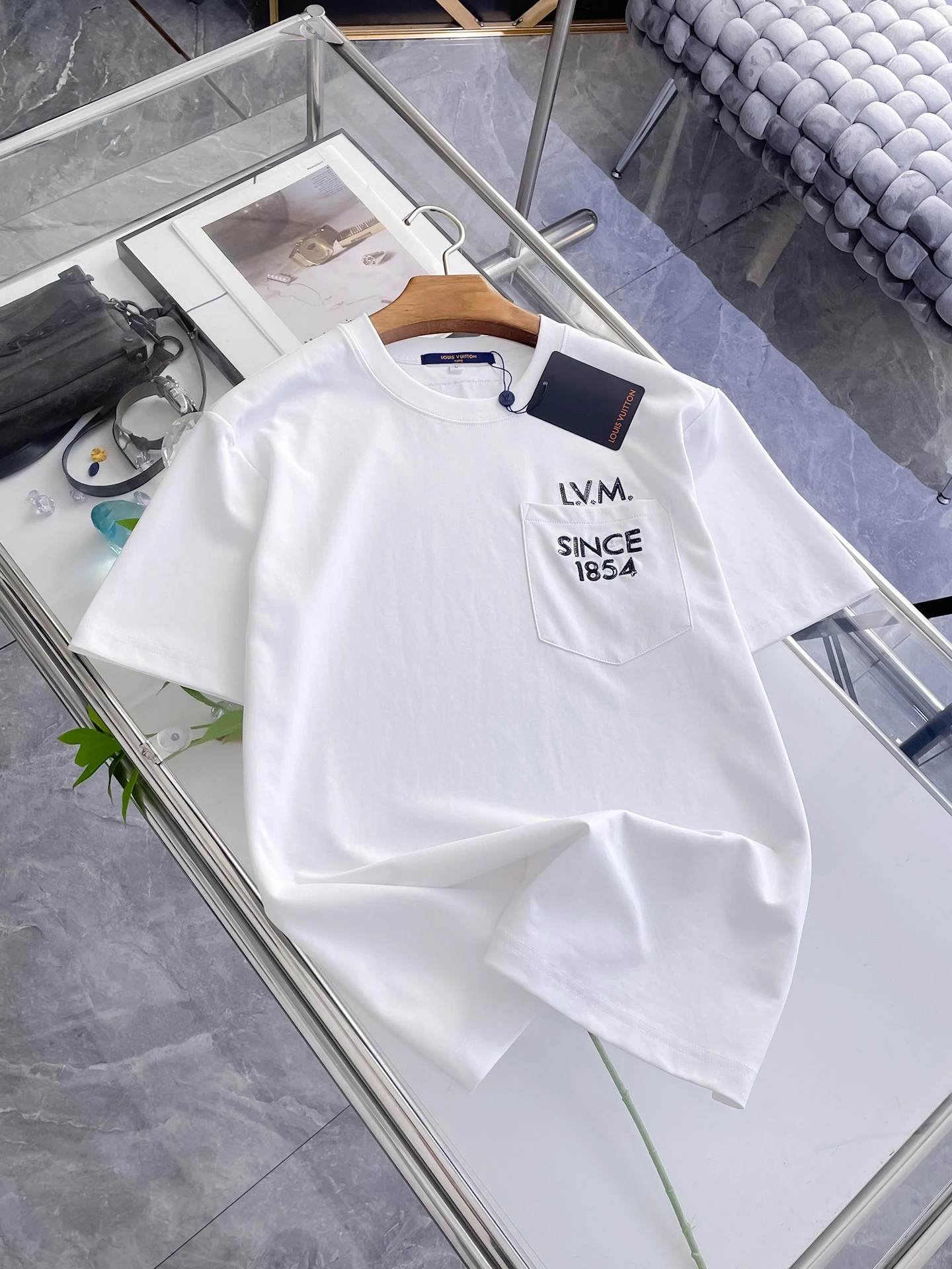 Louis Vuitton T-Shirt — b80b074e