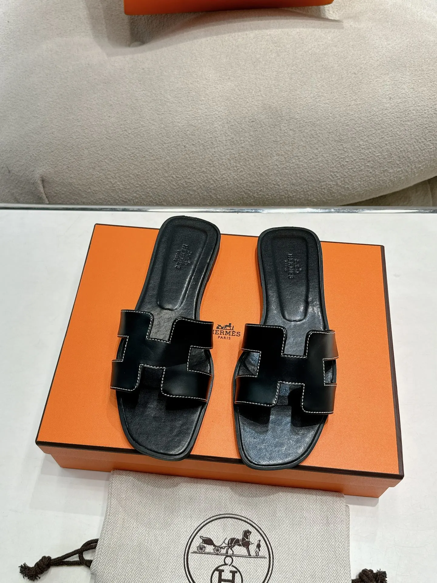 Hermès Slippers — c0dcbff1