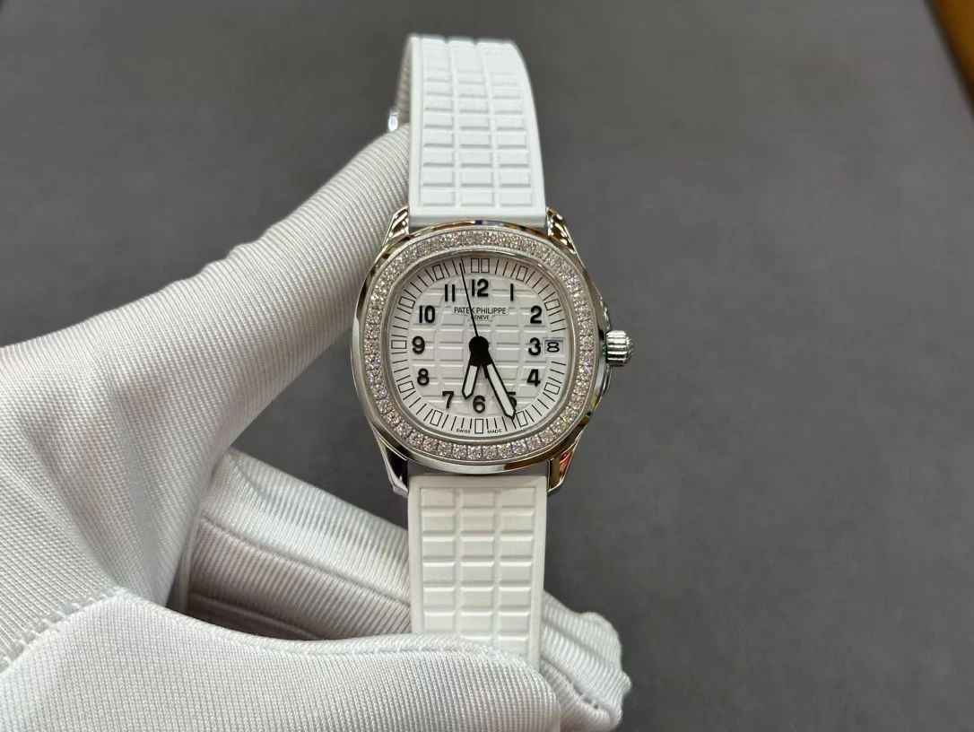 Patek Philippe Watch — 303c2282