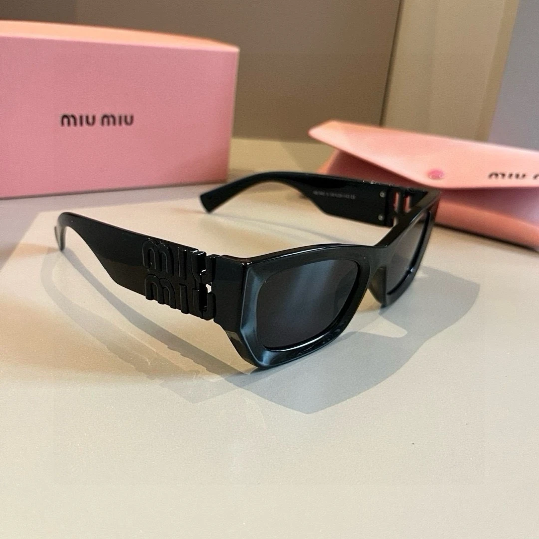 Miu Miu Eyewear — 025db4d6