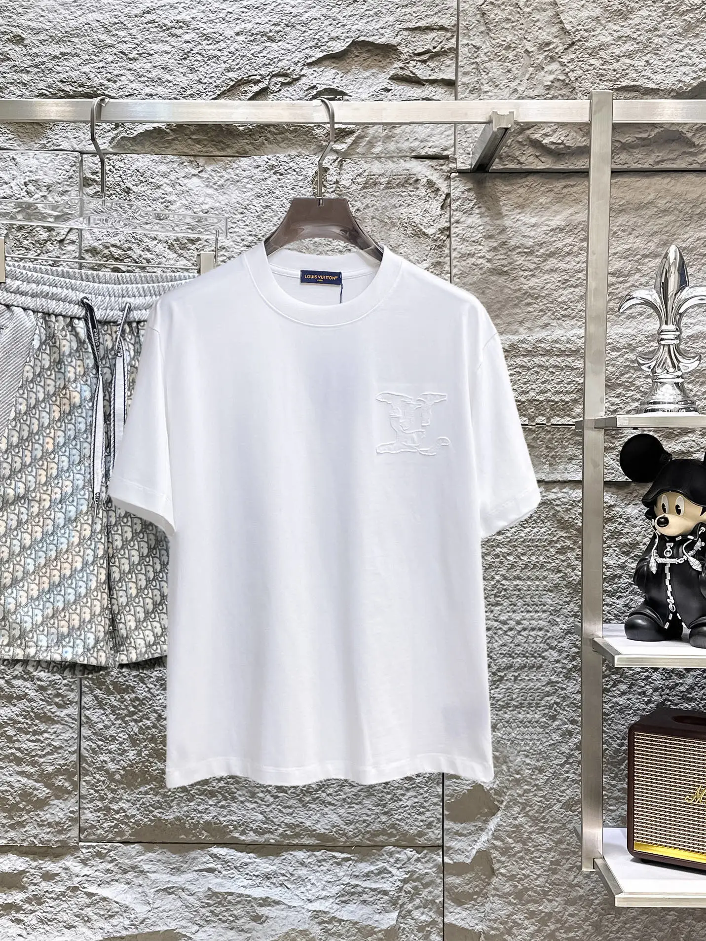Louis Vuitton T-Shirt — 8dde2f66