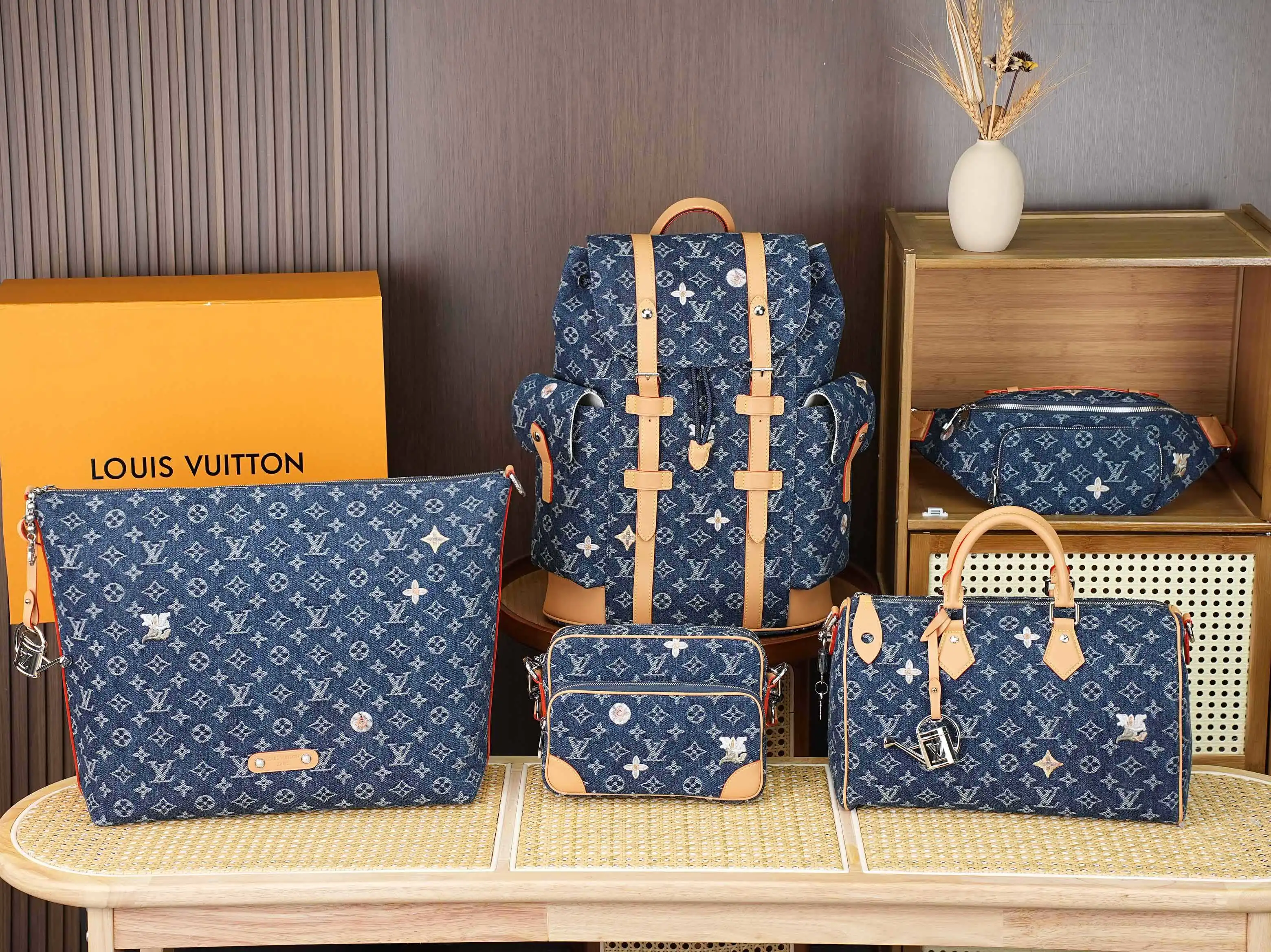 Louis Vuitton Bag — 98ead747