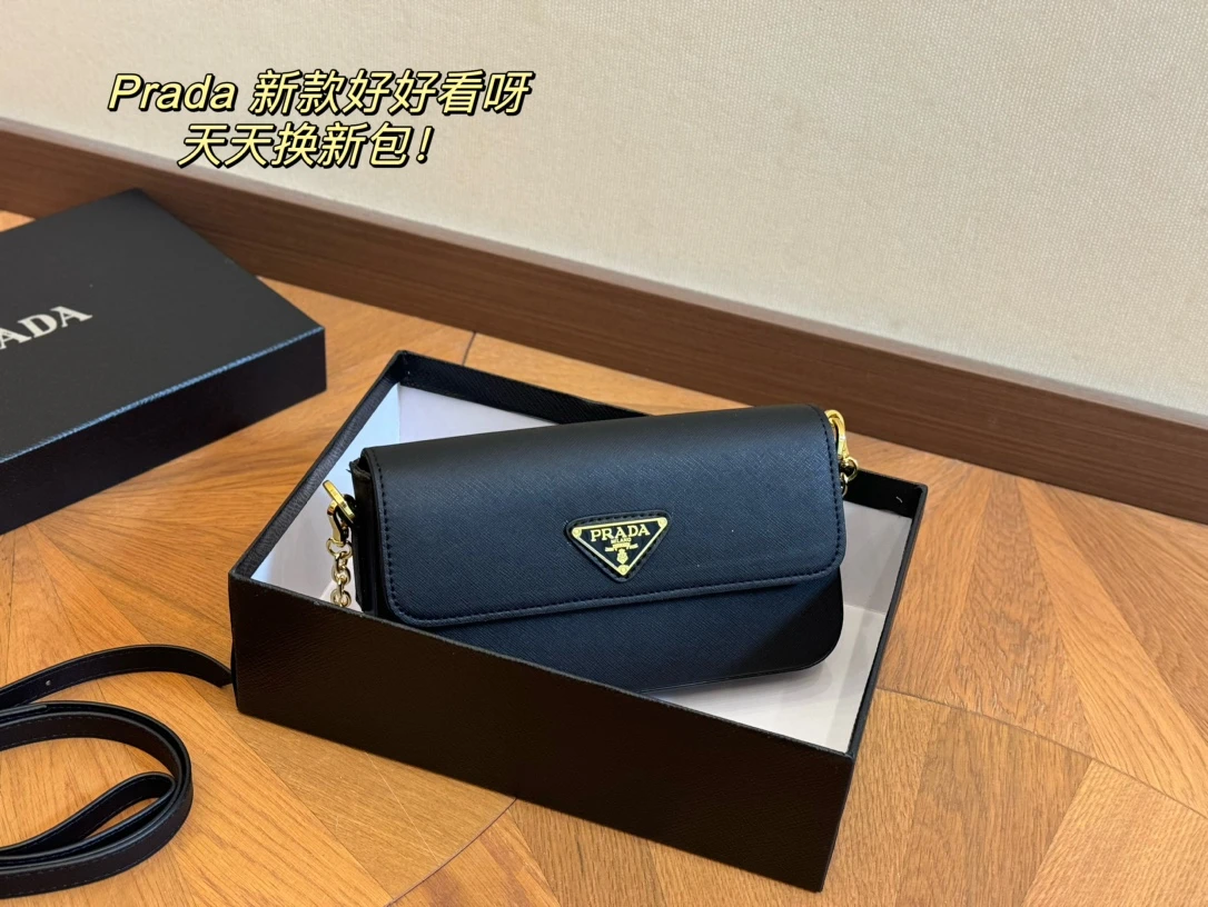 Prada Bag — c69e6a25