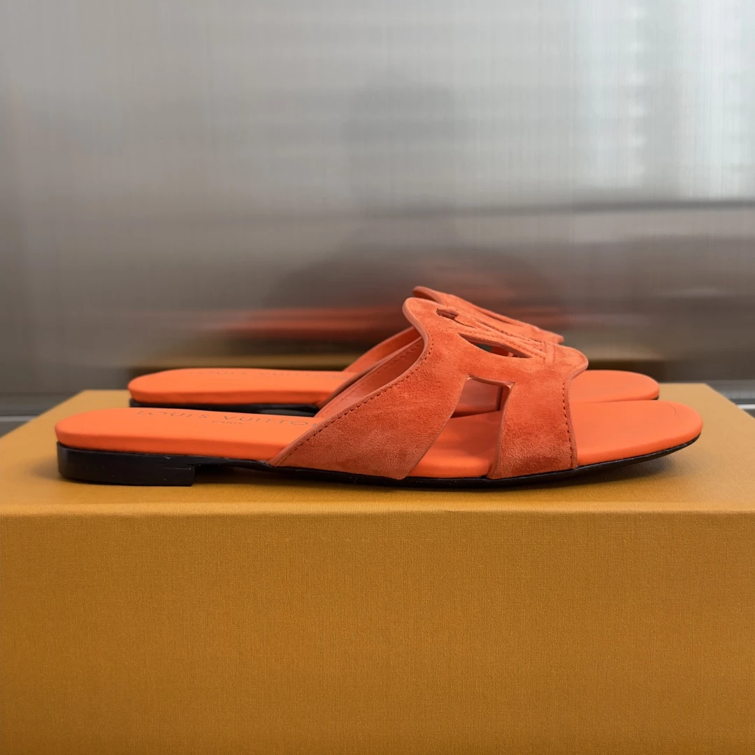 Louis Vuitton Slippers — bb0e5676