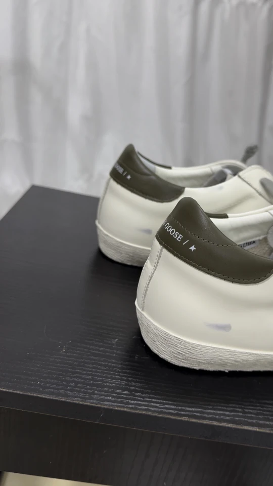 Golden Goose Sneakers — fef7f115