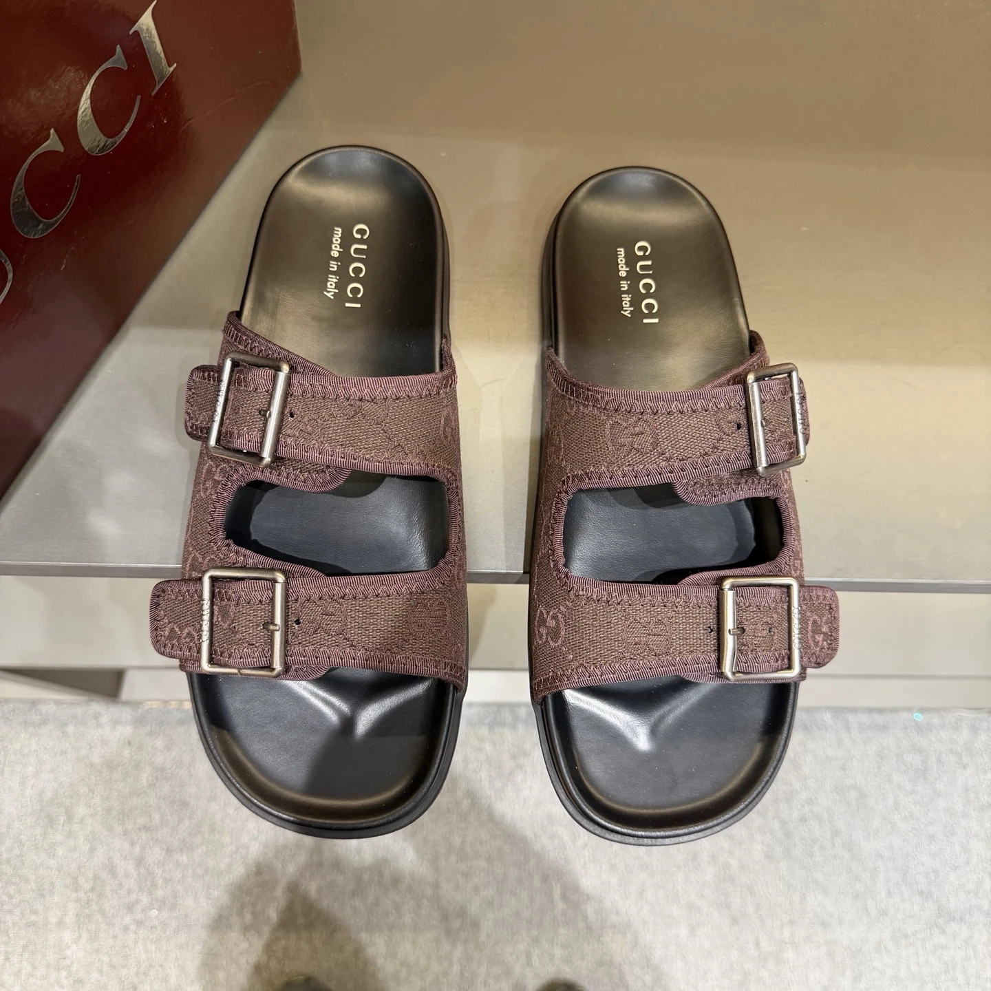 Slippers — a8f2edb6