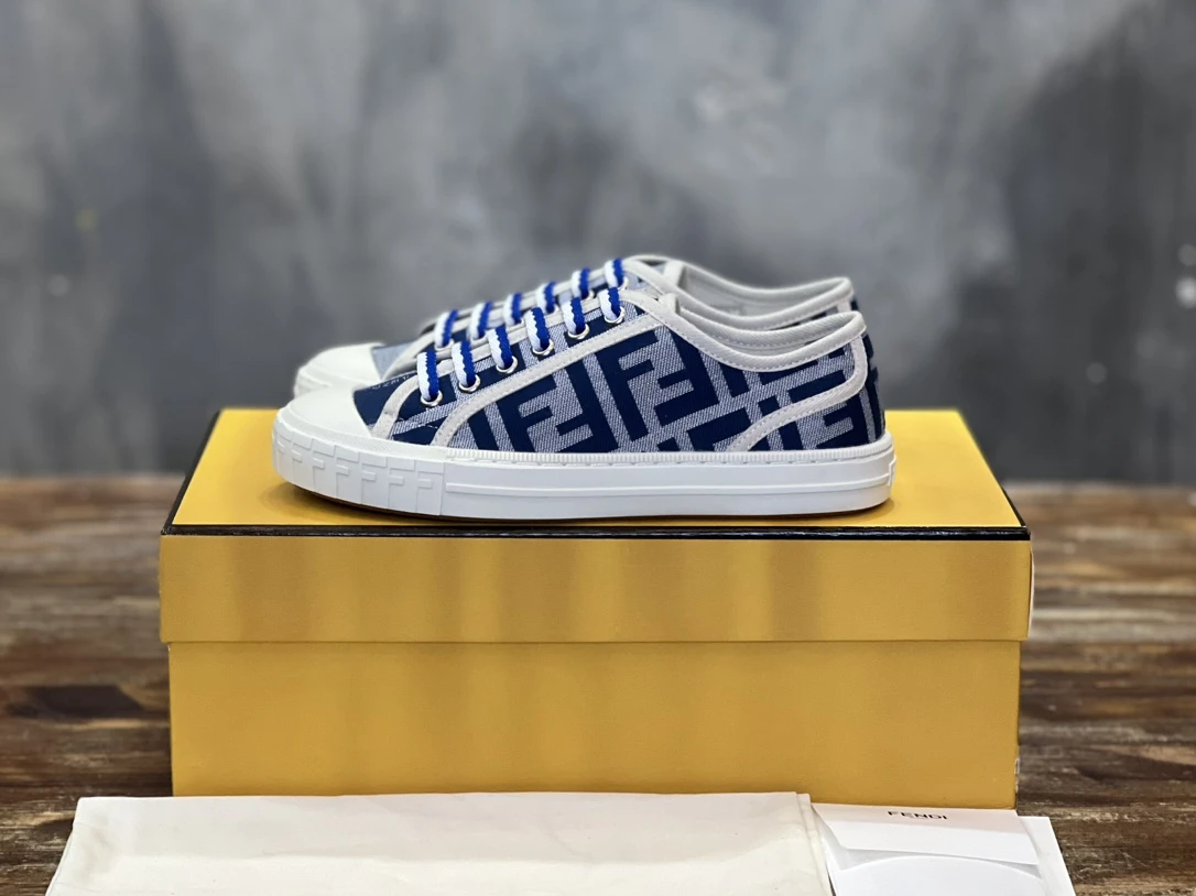 Fendi Sneakers — b47b3829