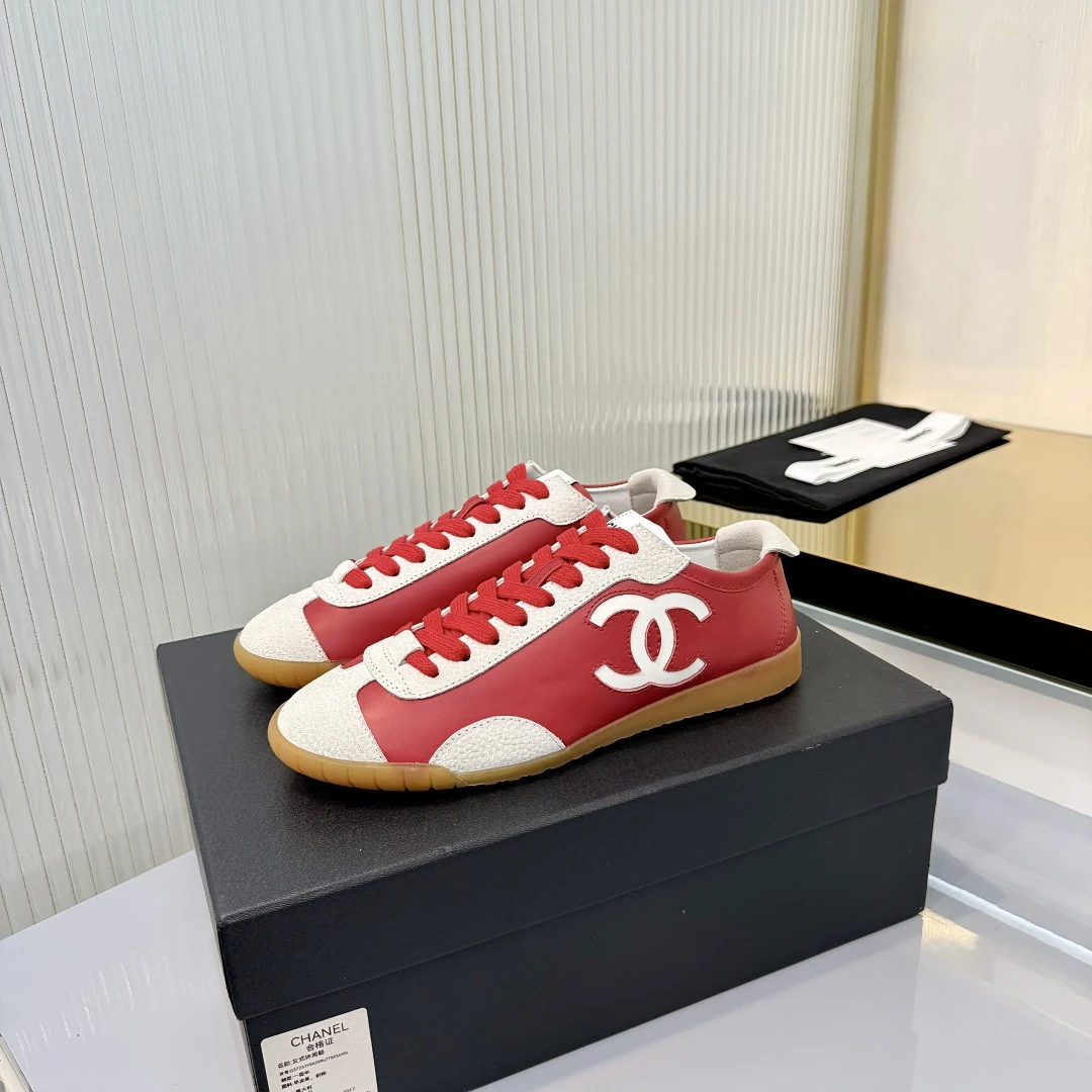 Chanel Sneakers — 67110721