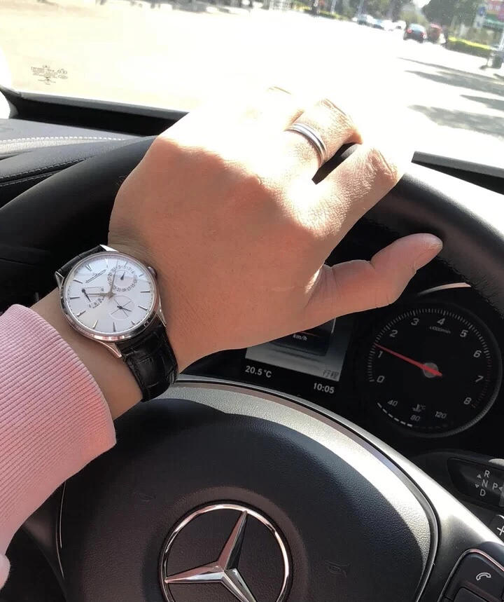 Jaeger-LeCoultre Watch — a0799641