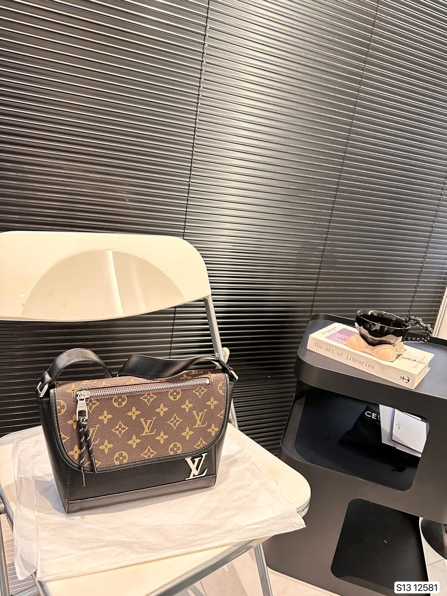 Louis Vuitton Bag — 75318084
