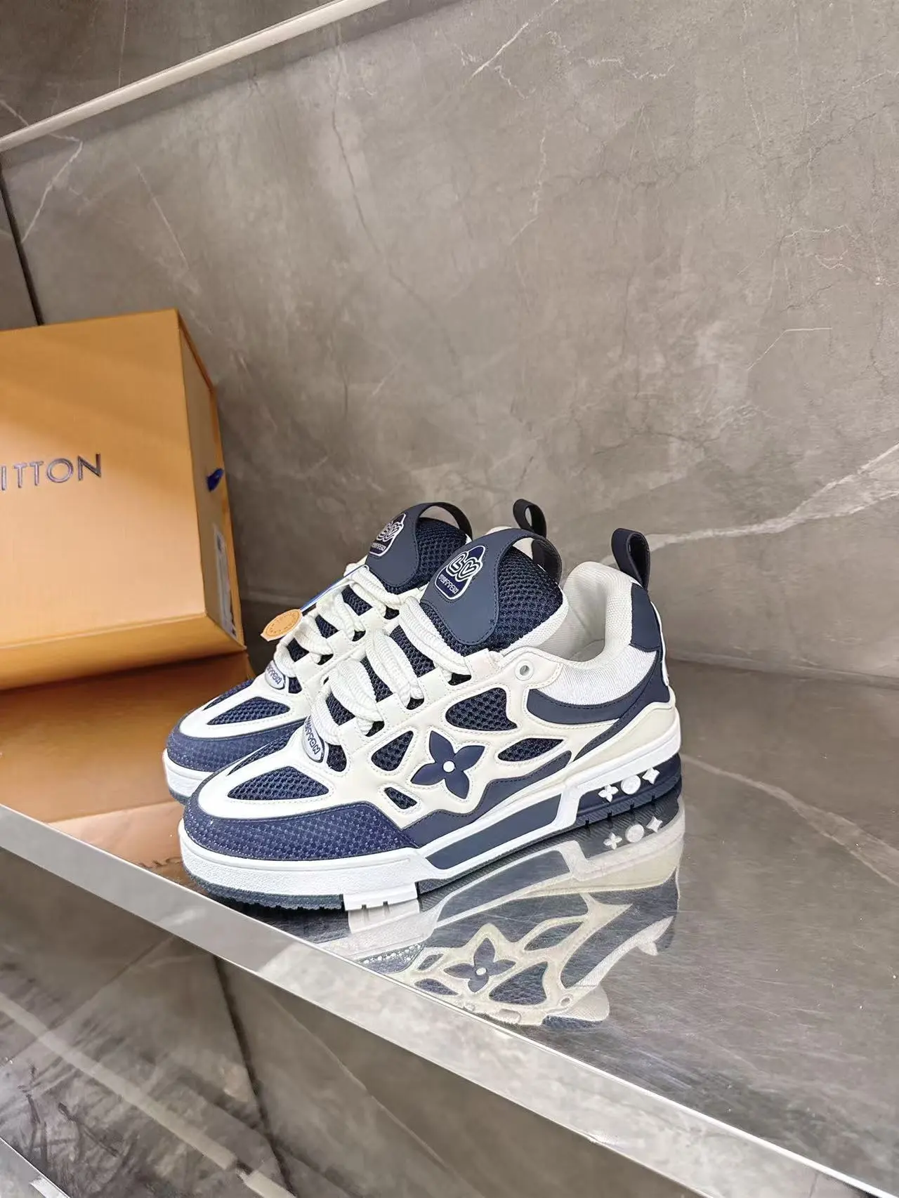 Louis Vuitton Sneakers — 16fc5302