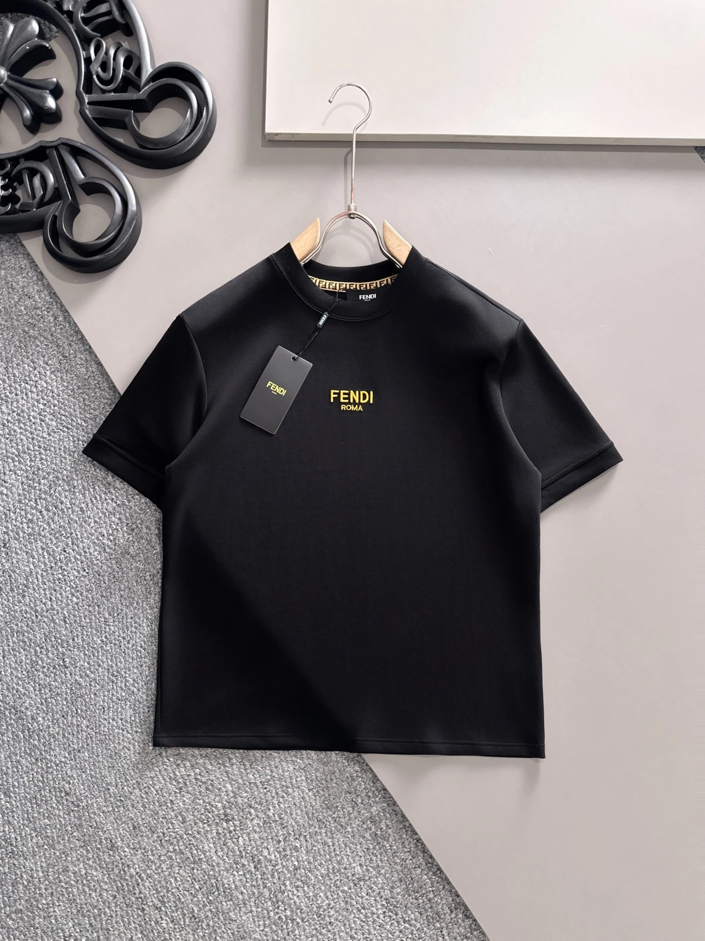 Fendi T-Shirt — 8145a241