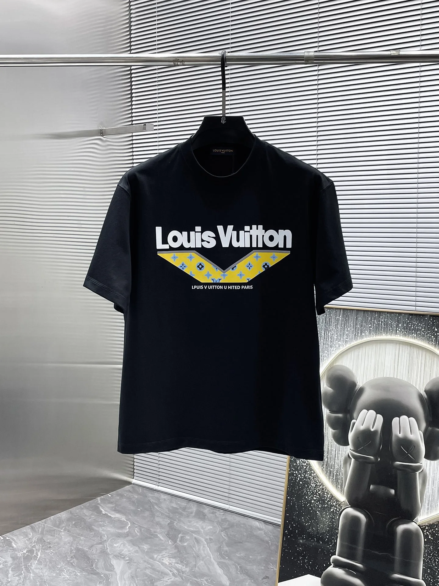 Louis Vuitton T-Shirt — 51c81a5c