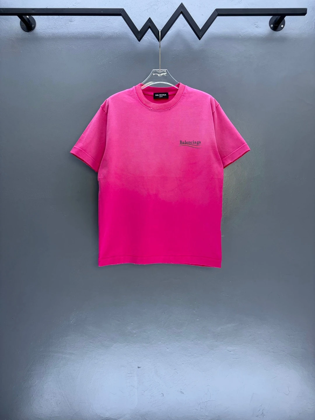 Balenciaga T-Shirt — f1c33ccf