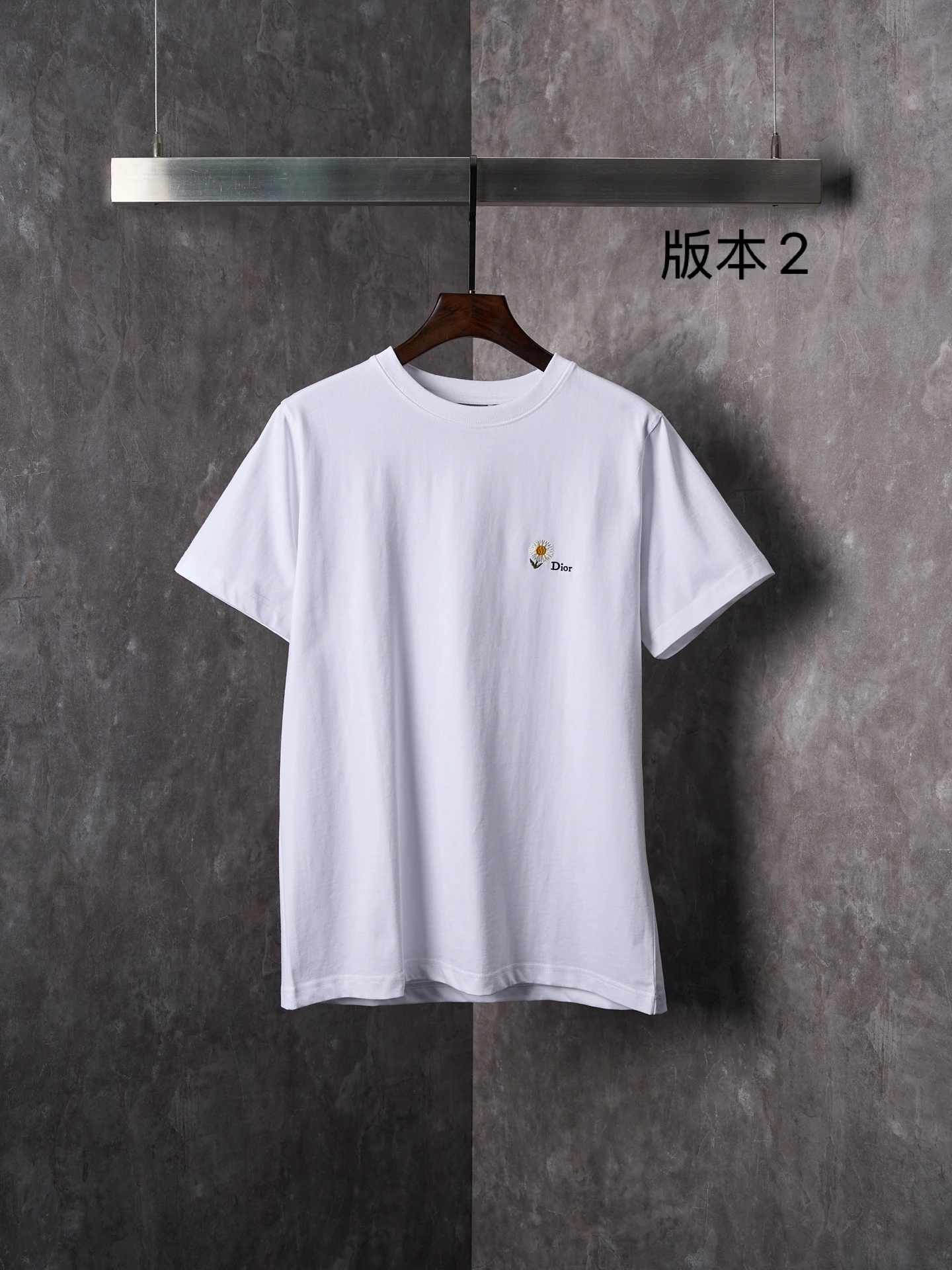 Dior T-Shirt — c6073e4a