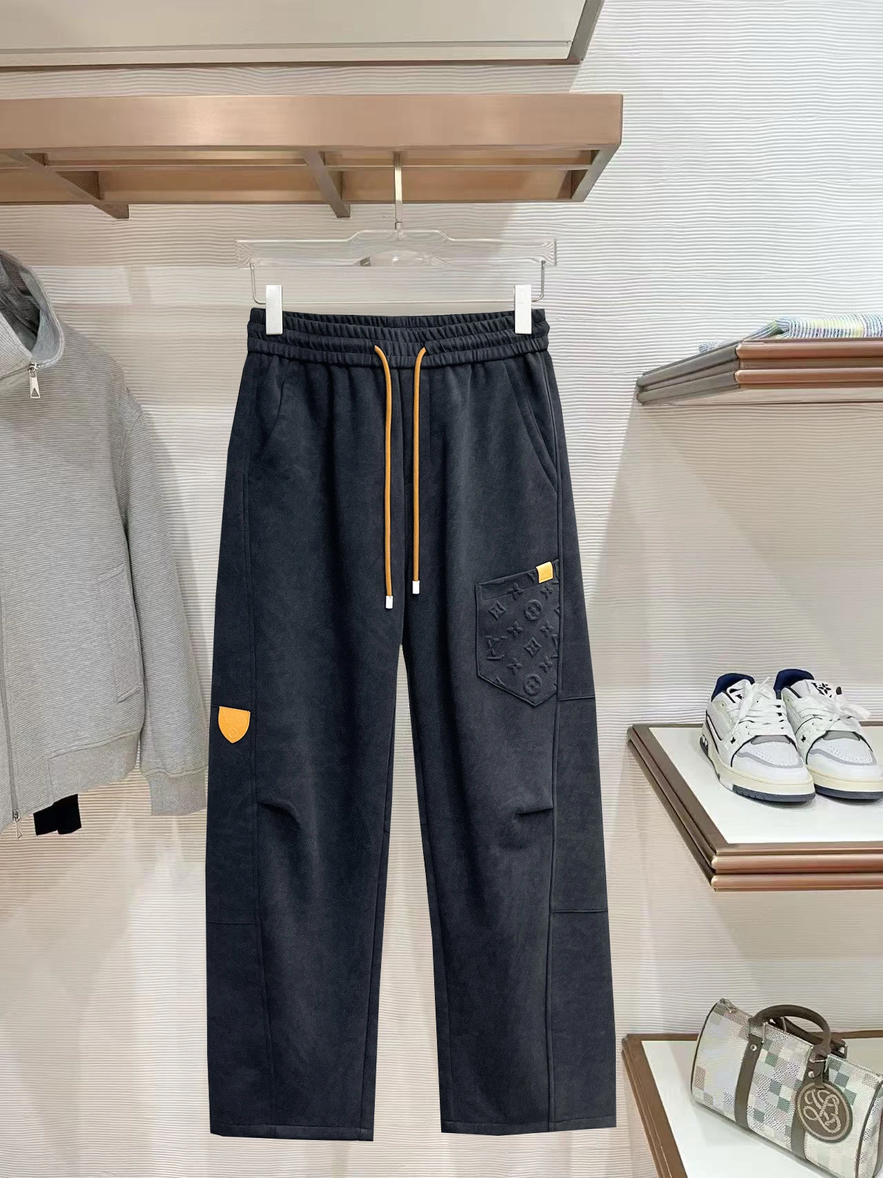 Louis Vuitton Trousers — 278e47b1