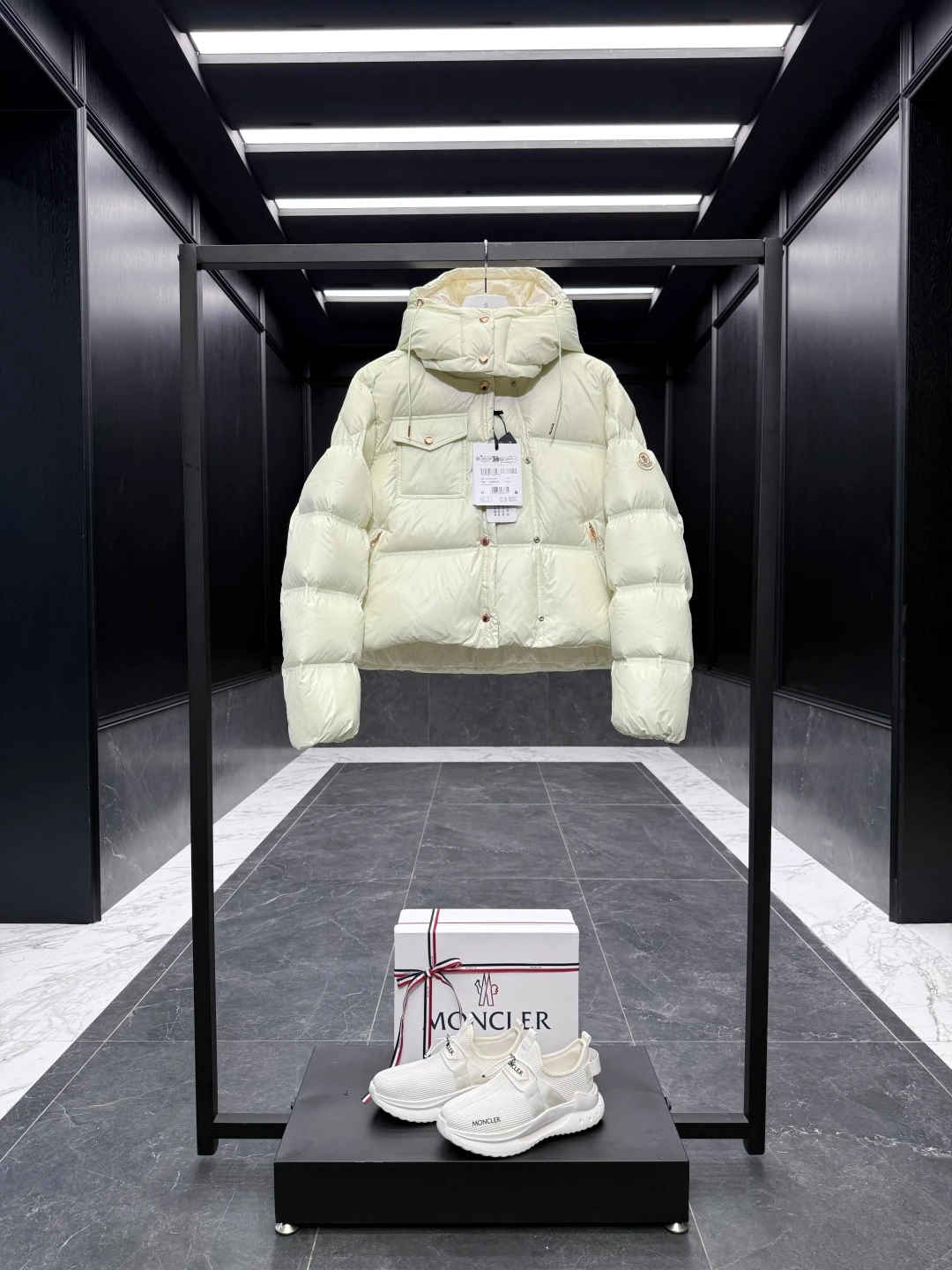 Moncler Down Jackets — e7a2012e