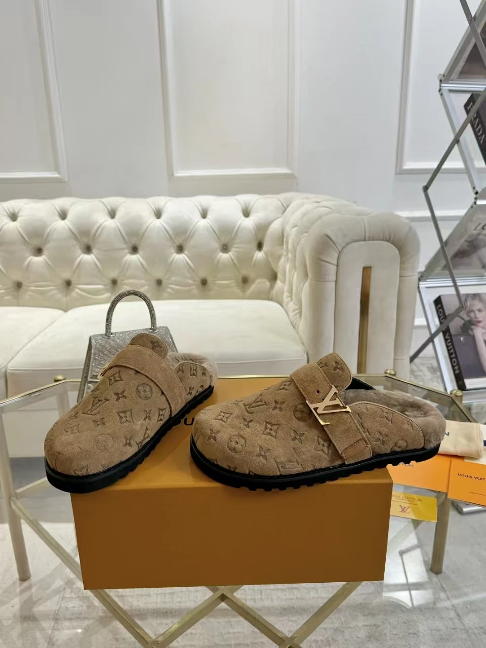 Louis Vuitton Slippers — 309b0595