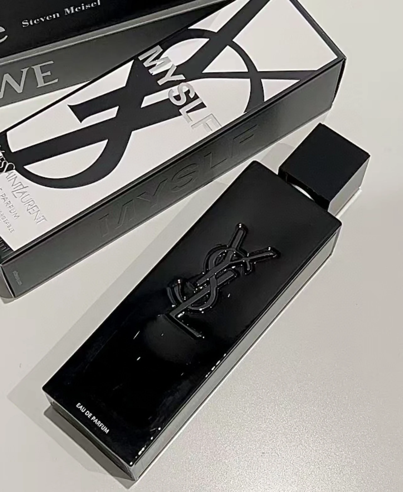 Saint Laurent Fragrance — a6f09d4f