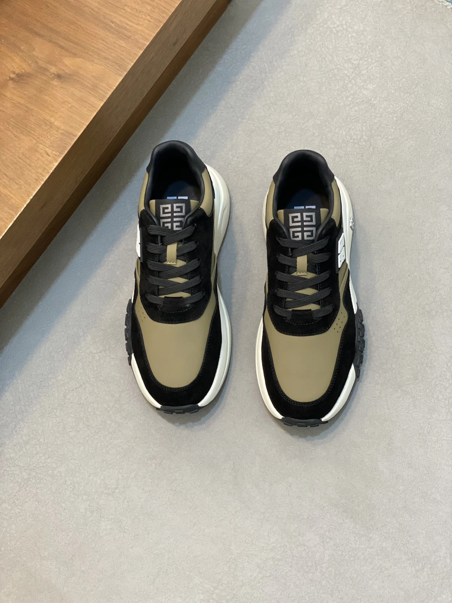 Givenchy Sneakers — 2034cb89