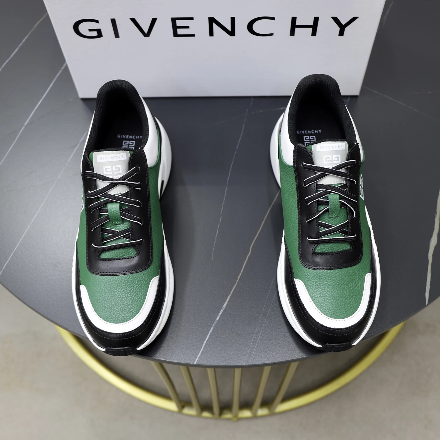 Givenchy Sneakers — afc64749