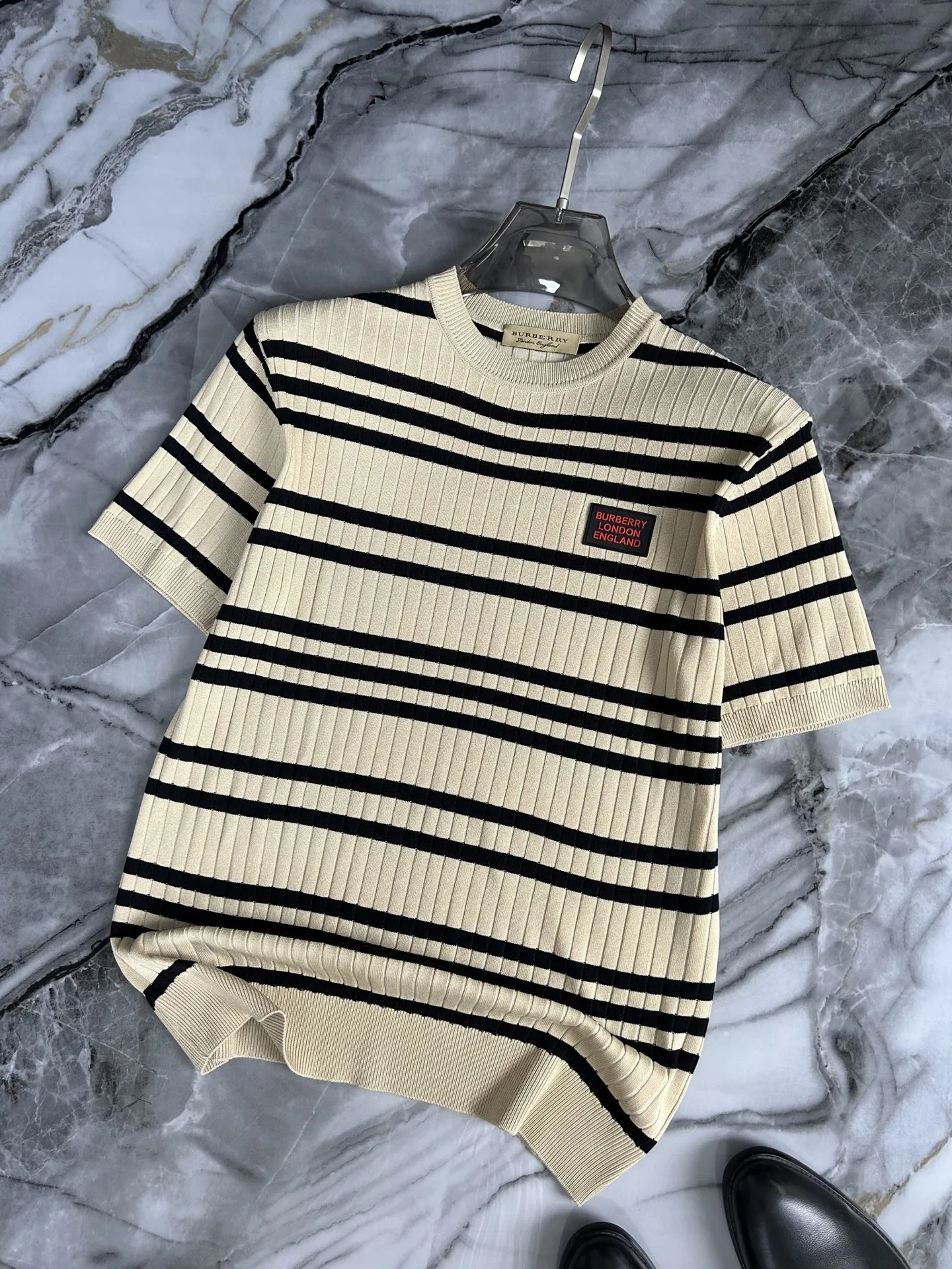 Burberry T-Shirt — 66ac1deb