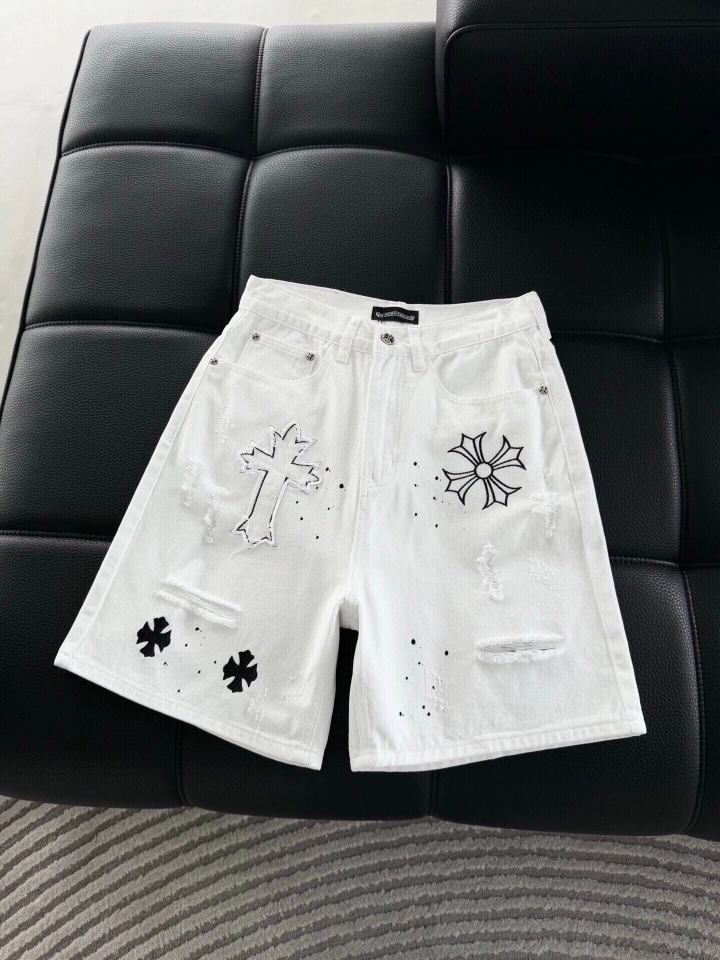 Shorts — 48332719