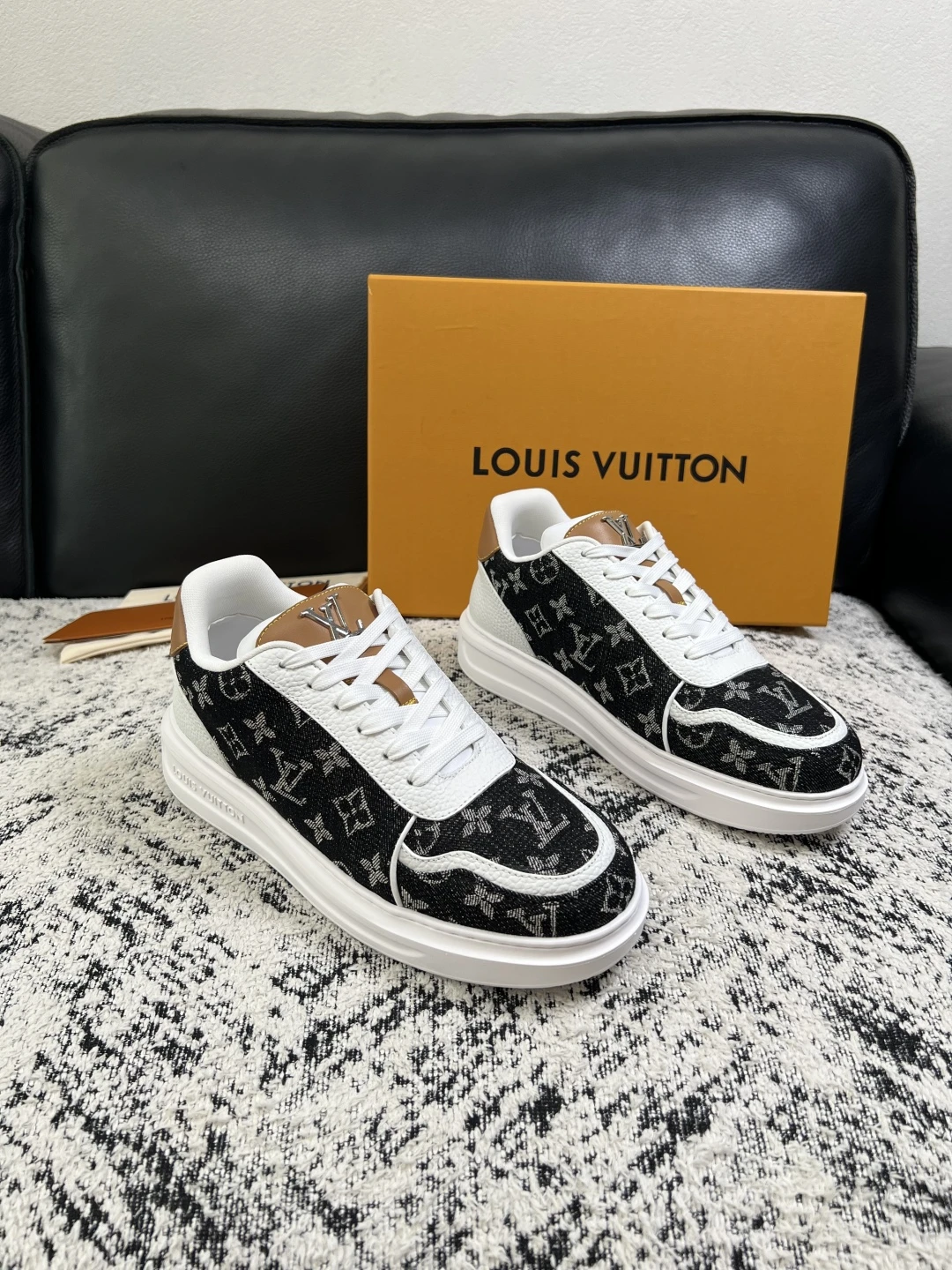 Louis Vuitton Sneakers — a37b2401