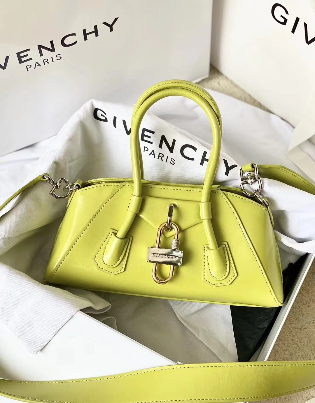 Givenchy Bag — b8119aad