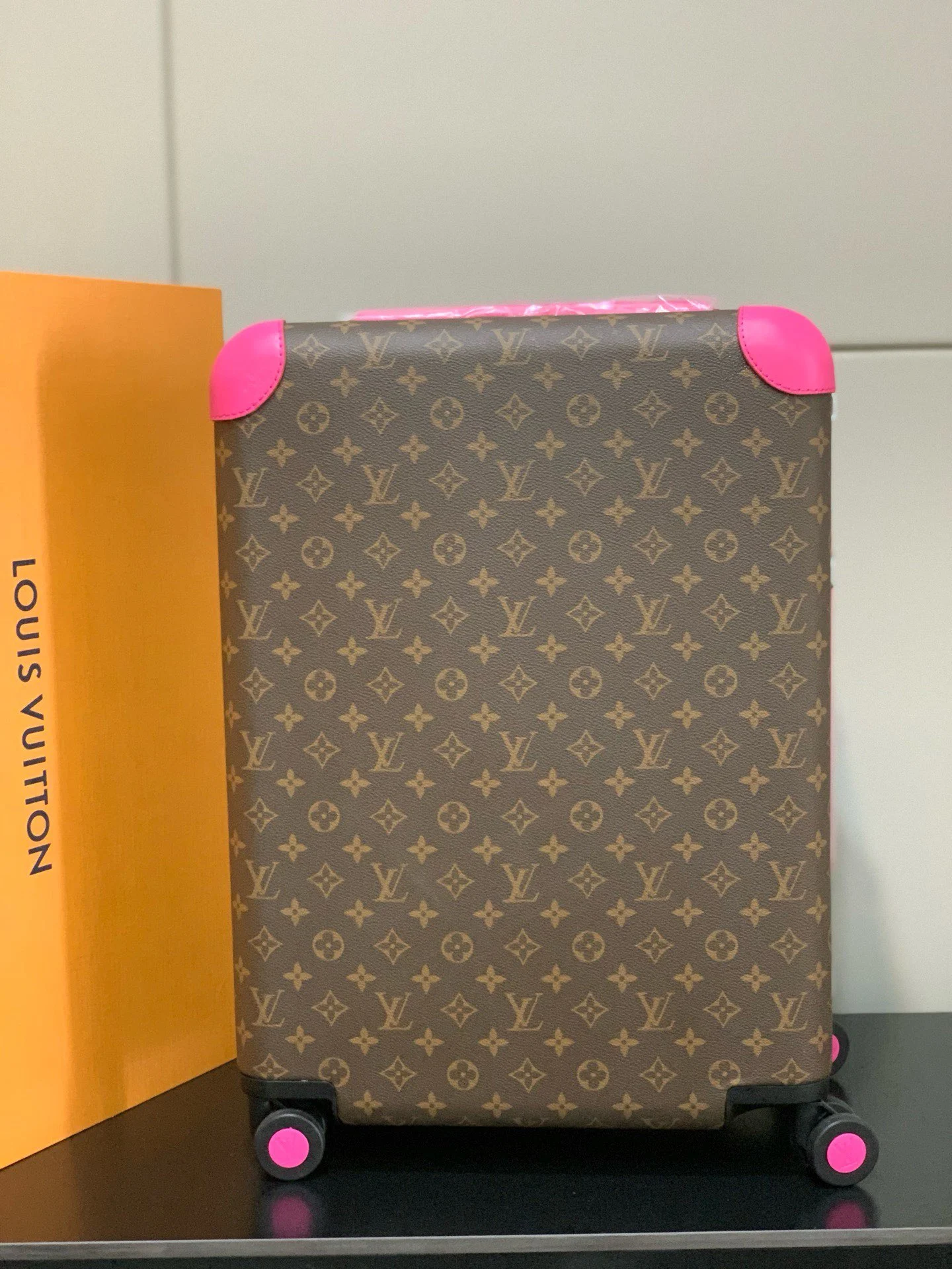 Luggage — f876f0b4