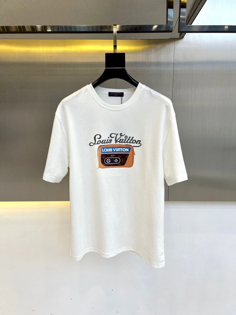 Louis Vuitton T-Shirt — 79723943