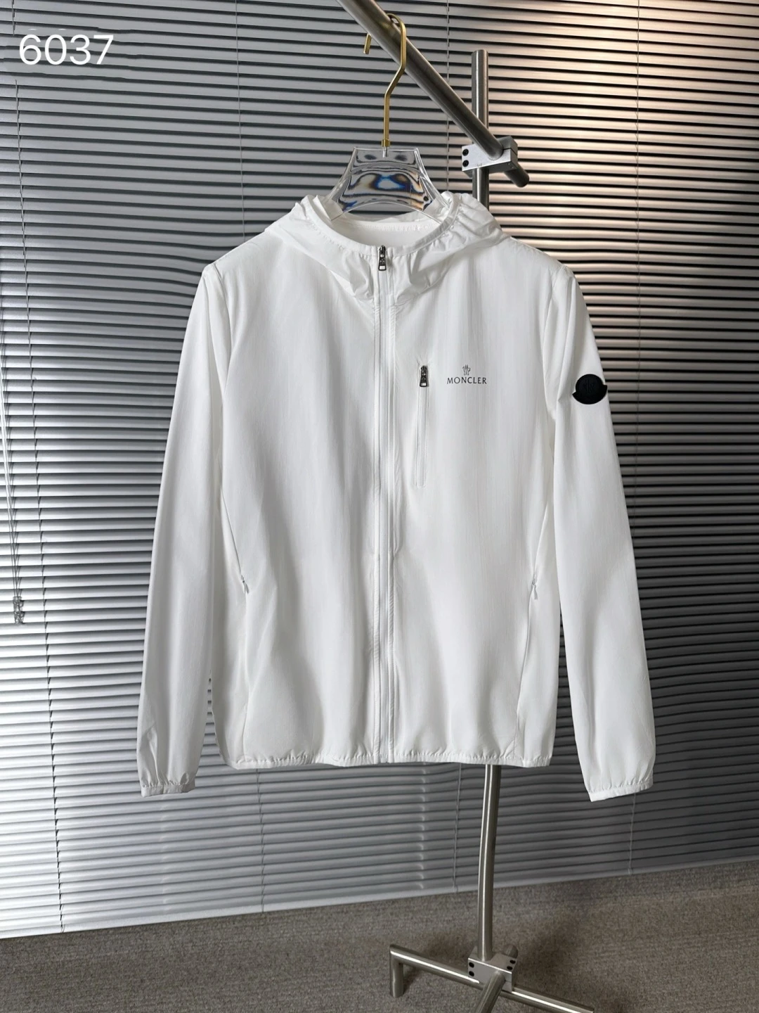 Moncler Jackets — bc3fc398