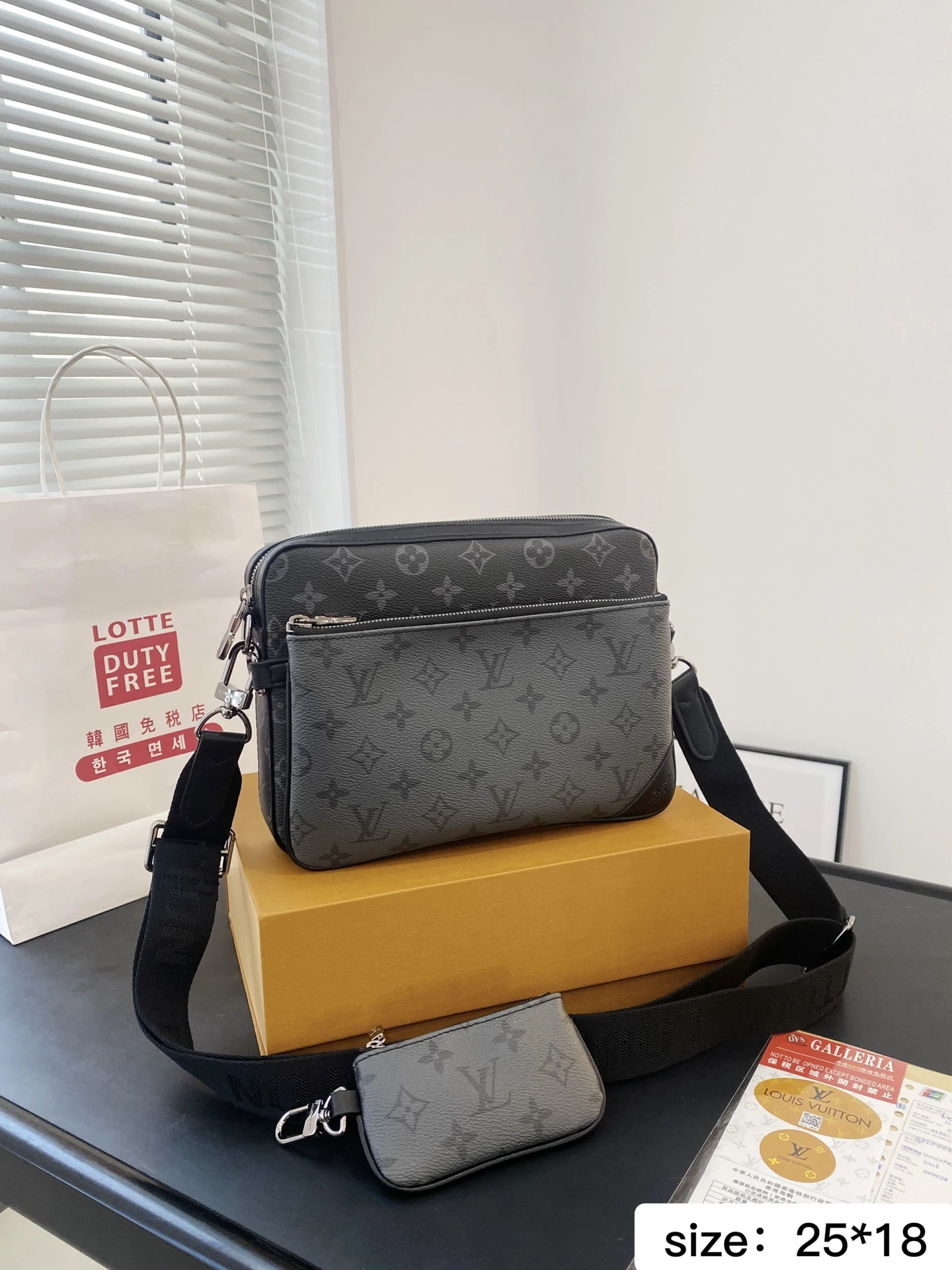 Louis Vuitton Bag — 2a7cf857