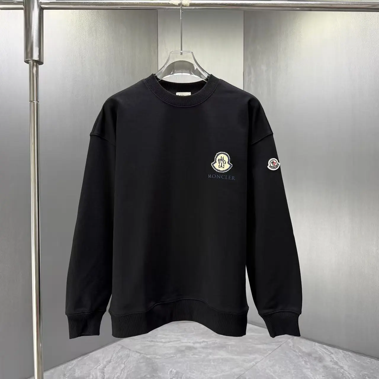 Moncler Sweatshirts — 8165591b