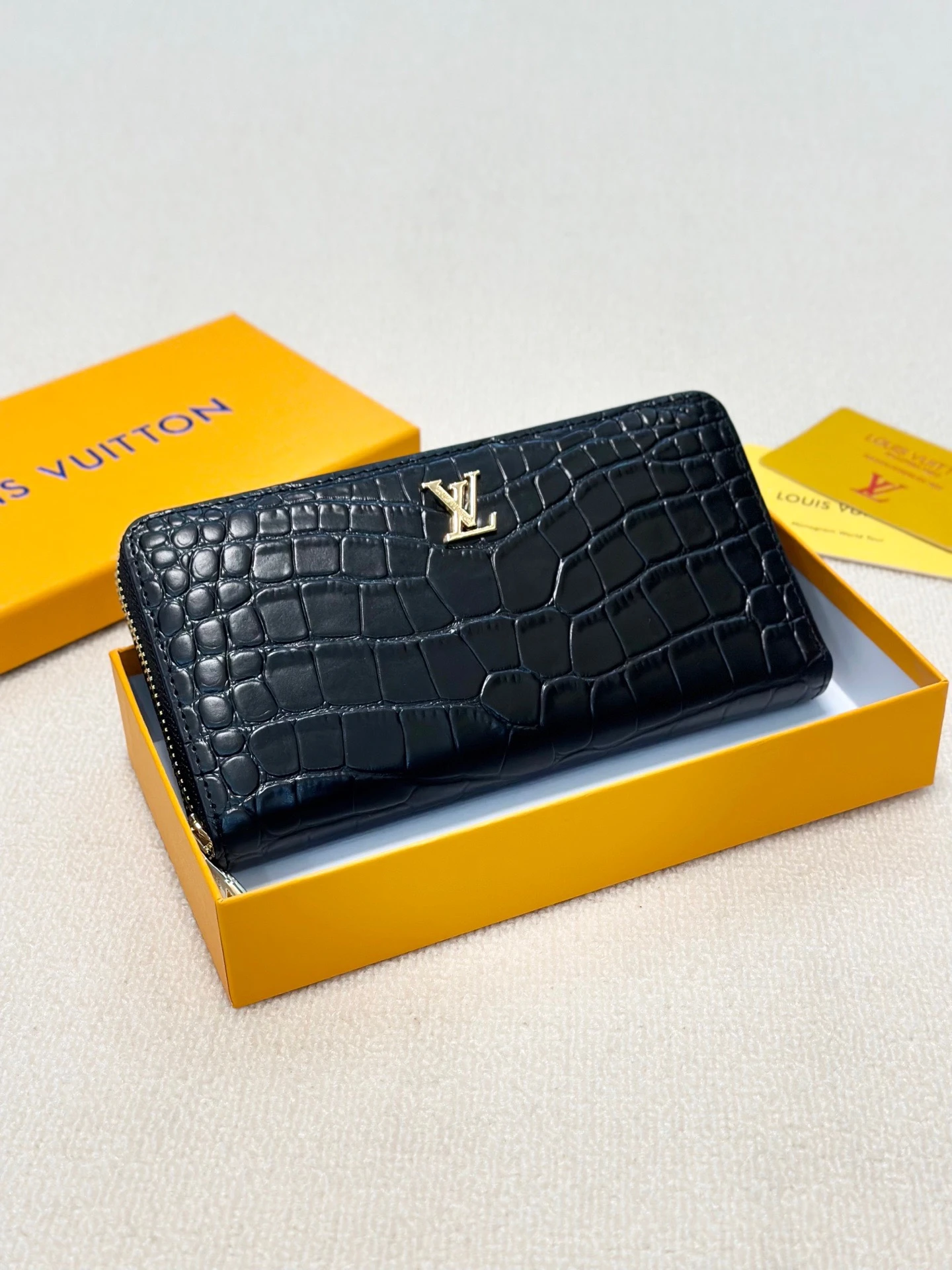 Louis Vuitton Bag — c94af8ef