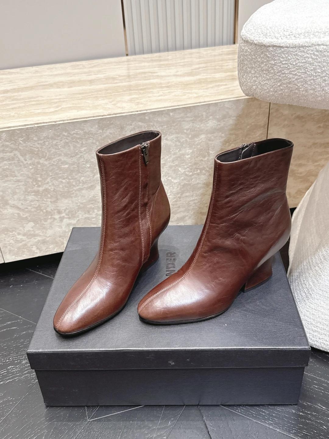 Boots — ef9ec37e