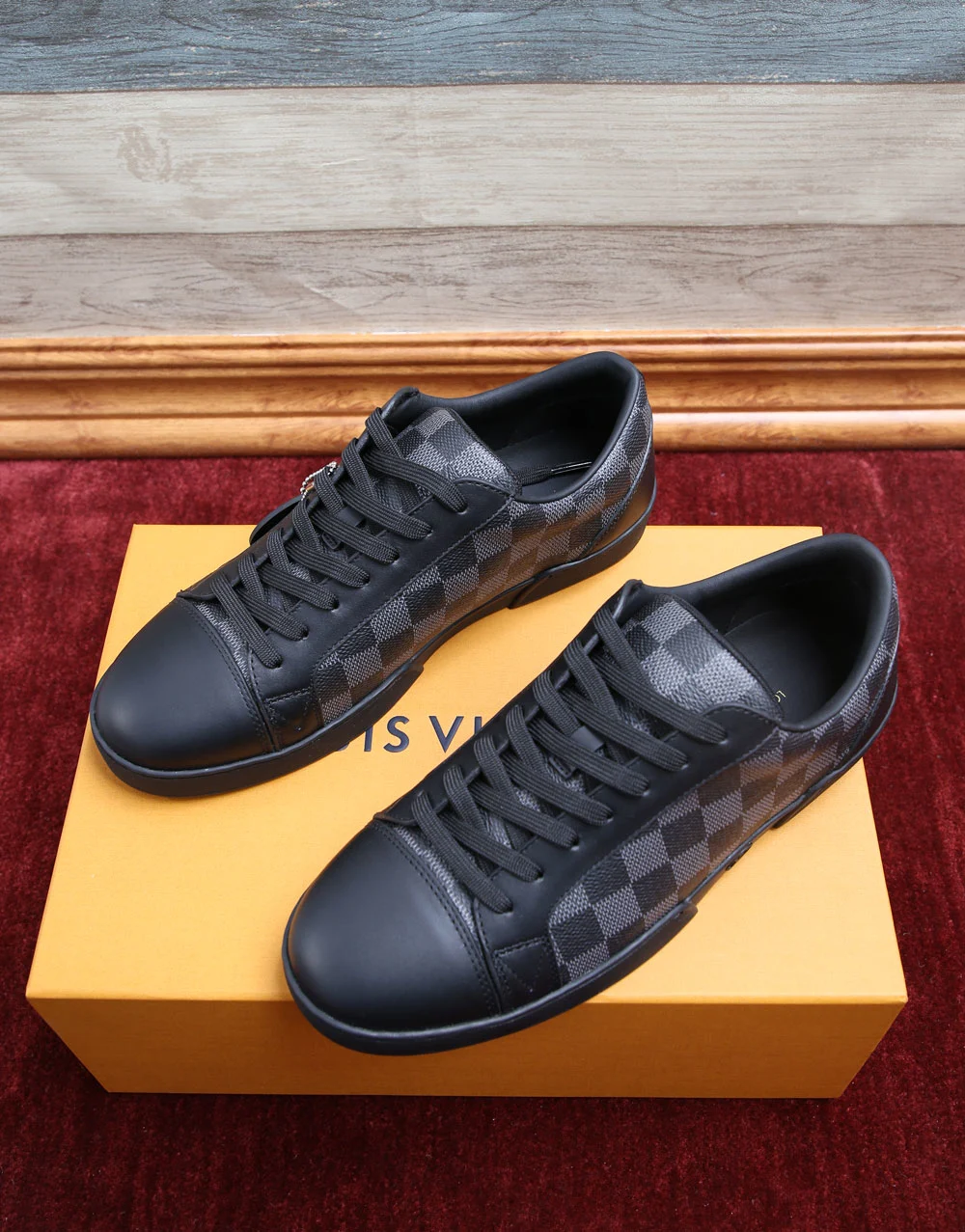 Louis Vuitton Sneakers — 4228541f