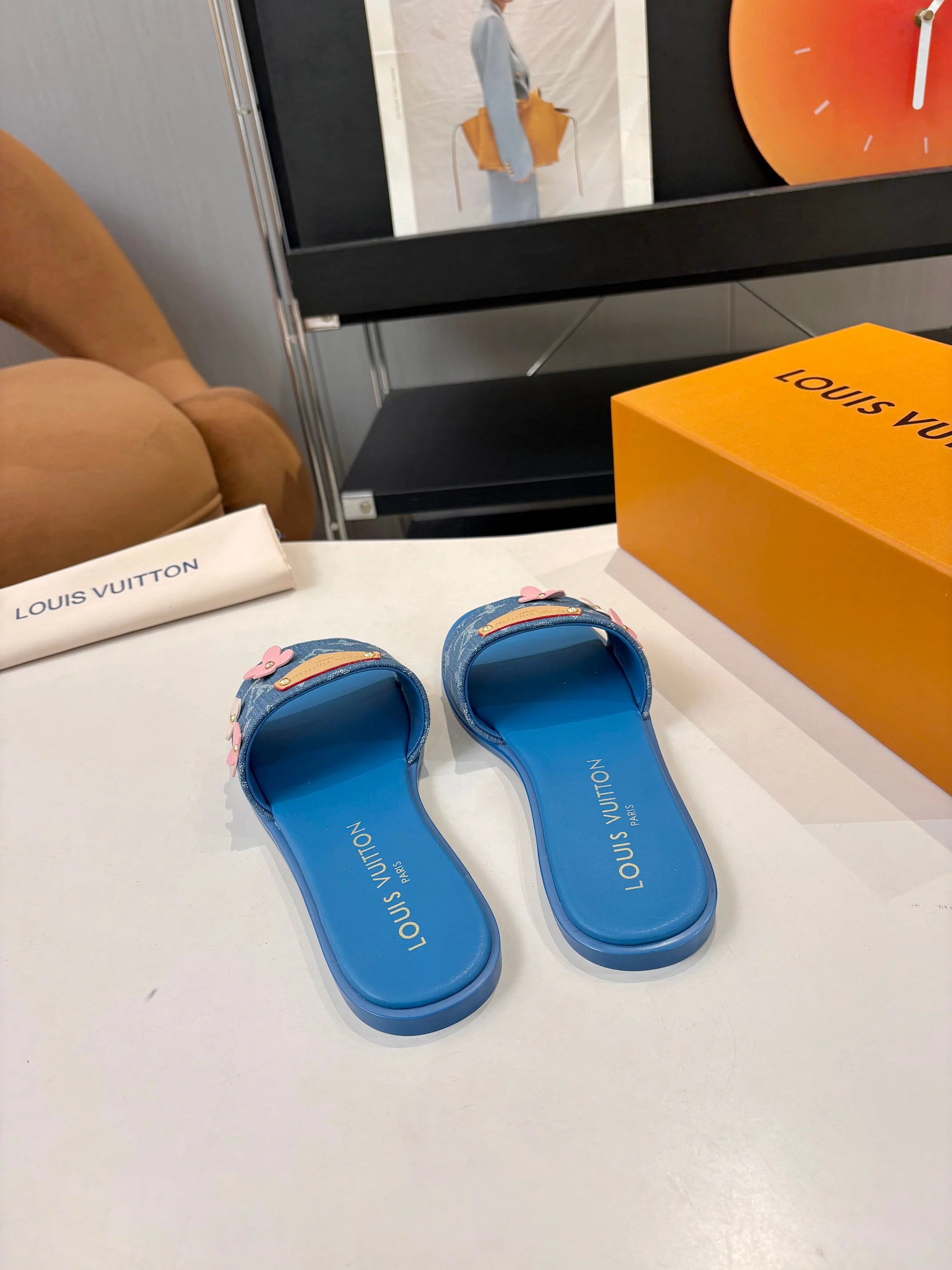 Louis Vuitton Slippers — 652a2f7b
