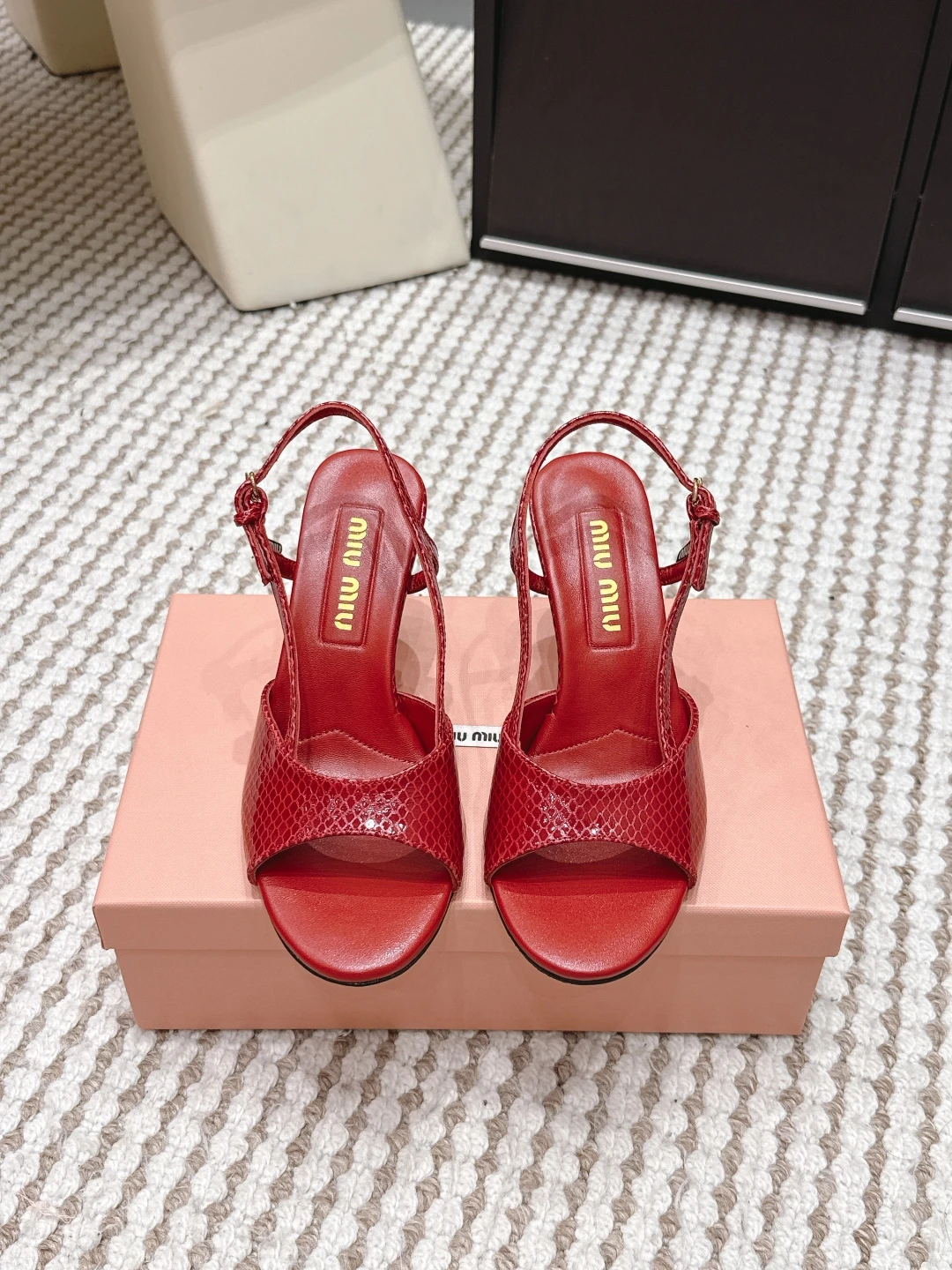 Miu Miu Slippers — 381e342e