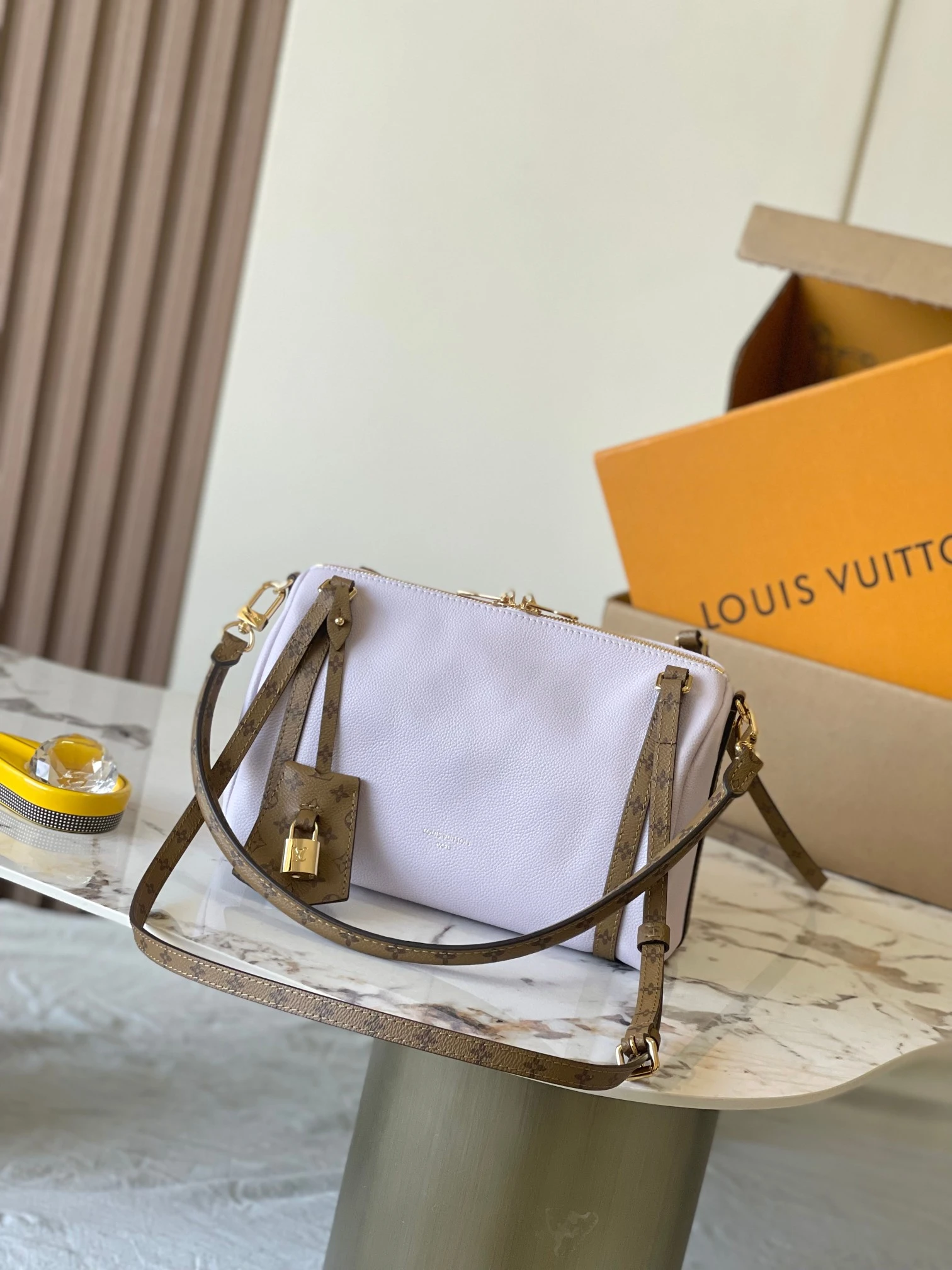 Louis Vuitton Bag — 14ea7d98