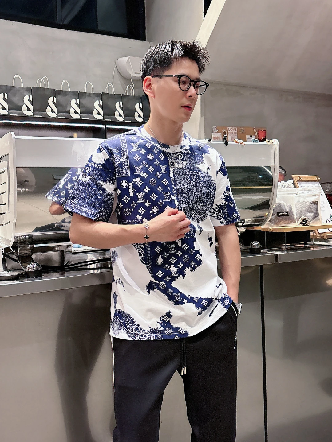 Louis Vuitton T-Shirt — 9143a94c
