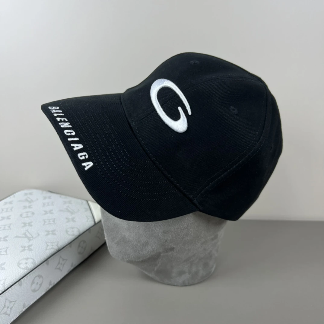 Balenciaga Hat — 2d1fc06e